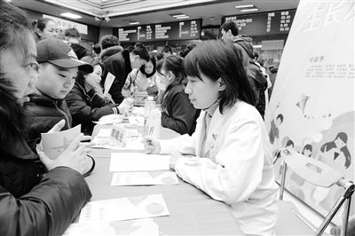 蘭州大學(xué)第一醫(yī)院舉行“新年！新高度！”兒童保健義診活動(dòng)
