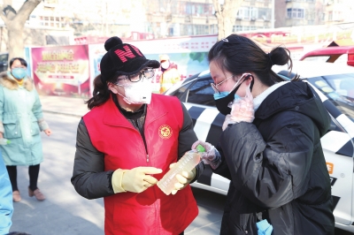 用點滴善舉筑就強大正能量 蘭州市各級道德模范、蘭州好人齊心援助抗擊疫情一線