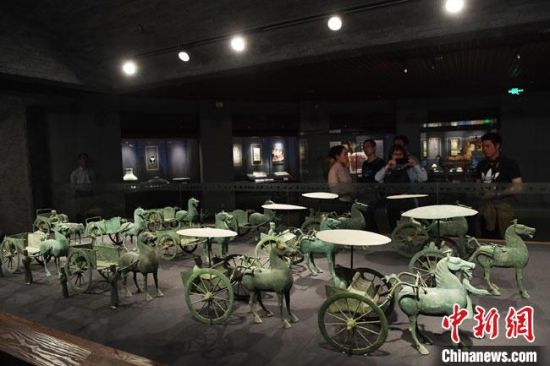圖為甘肅省博物館展陳的東漢銅奔馬車陣。(資料圖) 楊艷敏 攝