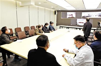 蘭大校長嚴(yán)純?nèi)A等視頻連線蘭大一院、二院支援湖北醫(yī)療隊員