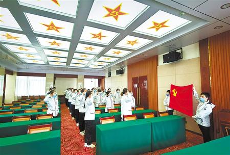一次難得的黨課——甘肅第二、第三批援鄂醫(yī)療隊(duì)預(yù)備黨員宣誓儀式側(cè)記