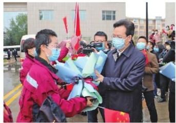 慶陽(yáng)市第二、三批支援湖北醫(yī)療隊(duì)12名隊(duì)員凱旋