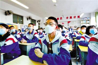 甘肅省初三和高一、高二年級(jí)學(xué)生昨日開(kāi)學(xué) 青春校園又聞瑯瑯讀書(shū)聲