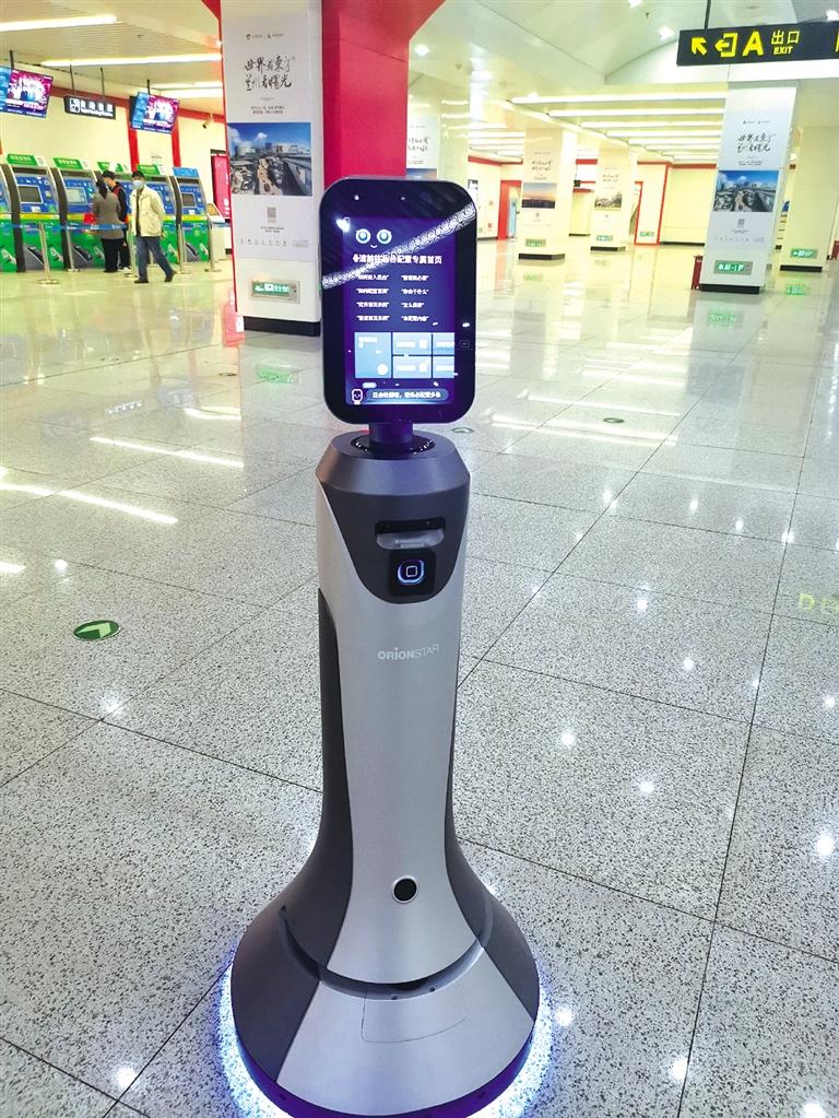 智能機器人小豹亮相當地鐵擁有人工智能，智慧出行離我們還遠嗎？