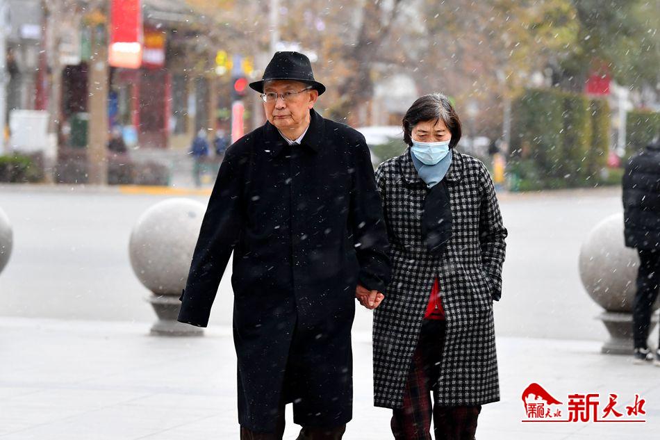 初雪來了！一起在天水街頭，共赴“白頭”！