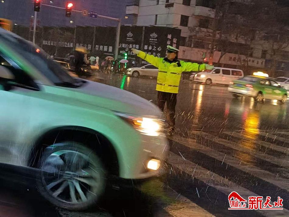 風(fēng)雪襲來，天水最美“警色”在路上！
