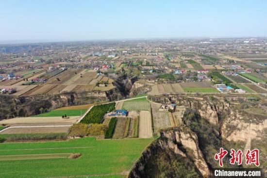 圖為位于甘肅省慶陽市西峰區(qū)境內(nèi)的南佐遺址地貌。(資料圖) 甘肅省文物局供圖
