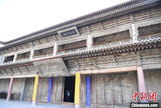 圖為張掖大佛寺建筑外圍?！钇G敏 攝