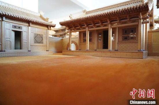 圖為微縮建筑蘭州四合院內(nèi)部結(jié)構(gòu)?！【琶赖┰?　攝