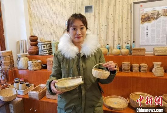 40多種精小玲瓏、純手工制作的新型盛食容器、居家工藝品等，每一件都令人愛不釋手?！●T志軍 攝