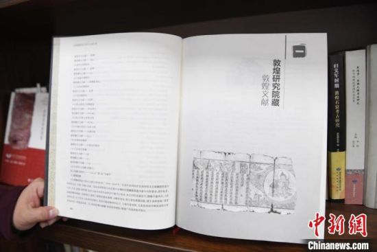 《甘肅藏敦煌遺書研究文獻(xiàn)引得》編纂耗時(shí)8年，收錄研究文獻(xiàn)數(shù)據(jù)總計(jì)17000條，時(shí)間跨越110年?！钇G敏 攝