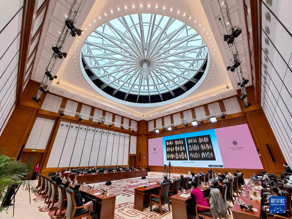 3月18日，“中國社會科學(xué)院考古學(xué)論壇·2021年中國考古新發(fā)現(xiàn)”進行入選項目報告環(huán)節(jié)（手機照片）。