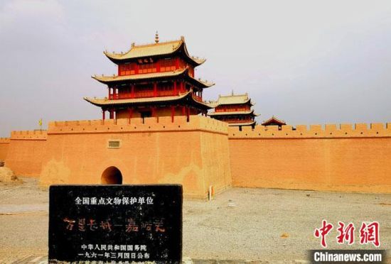 圖為被譽(yù)為“天下第一雄關(guān)”的嘉峪關(guān)關(guān)城。(資料圖) 嘉峪關(guān)市委宣傳部供圖