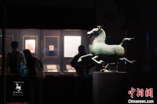 甘肅省博物館展出的“銅奔馬”。