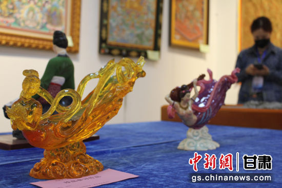 圖為敦煌飛天造型的作品。徐雪 攝