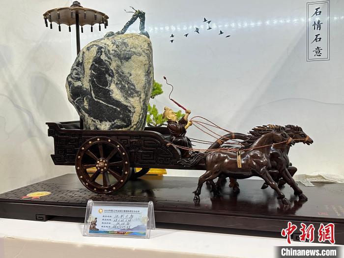 8月3日——7日，2023中國(蘭州)絲綢之路國際賞石文化節(jié)在甘肅國際會展中心舉行。圖為名為《漢武大帝》的黃河石。楊娜 攝</p><p>
