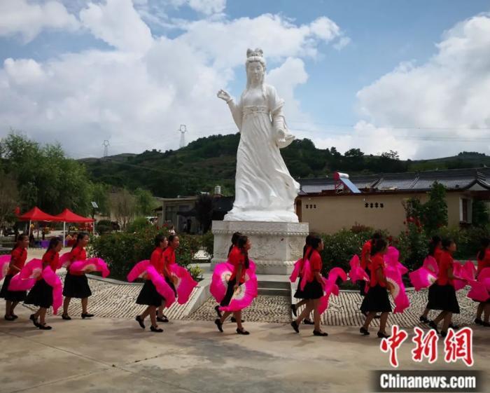 甘肅省西和縣乞巧節(jié)活動。殷春永 攝