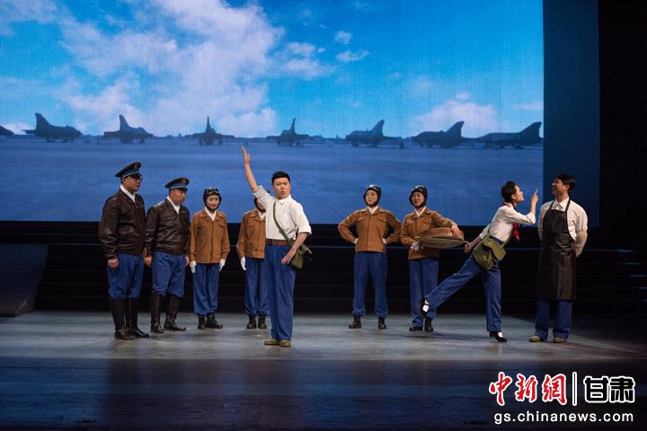 圖為甘肅原創(chuàng)音樂(lè)劇《風(fēng)花雪月》演出劇照。(資料圖)潘禹辰 攝