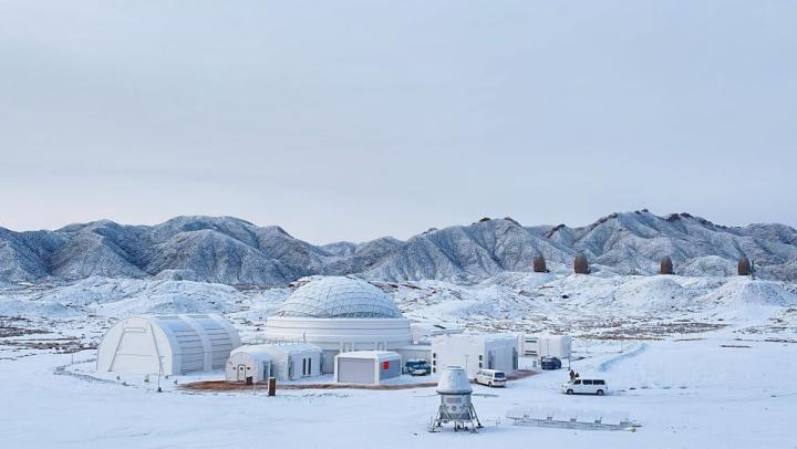 2023年12月14日拍攝的甘肅省金昌市“火星1號基地”雪后景象。新華社發(fā)(李婷 攝)