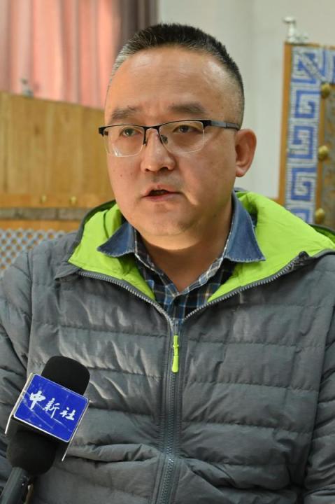 謝焱，甘肅省文物考古研究所副研究館員、考古研究二部主任、田野考古項目負責人。主持參與了張家川馬家塬戰(zhàn)國西戎墓地、臨潭磨溝齊家文化墓地等20多項考古調(diào)查、發(fā)掘工作，曾獲得中國國家文物局田野考古二、三等獎，“十二五”文物保護科學和技術(shù)創(chuàng)新二等獎等榮譽。