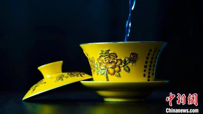2023年5月，拍攝的臨夏特色茶飲——蓋碗茶。(資料圖)臨夏市融媒體中心供圖