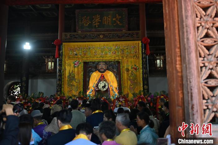 6月21日，2024(甲辰)年公祭中華人文始祖伏羲大典在甘肅天水舉行，來自海峽兩岸及港澳地區(qū)約500人現(xiàn)場共祭中華人文始祖伏羲。中新社記者 李亞龍 攝