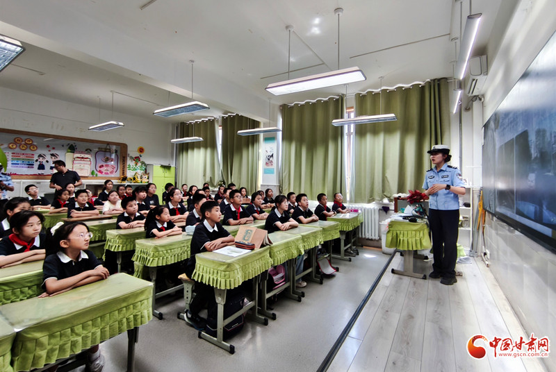 知危險、會避險 蘭州交警開展暑假交通安全宣傳