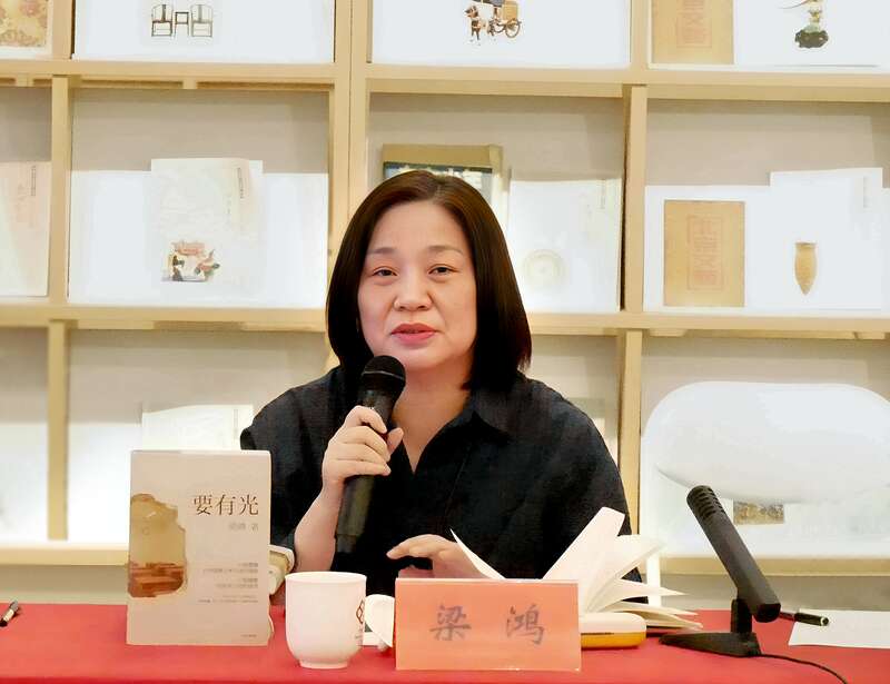 梁鴻新書《要有光》聚焦青少年心靈困境